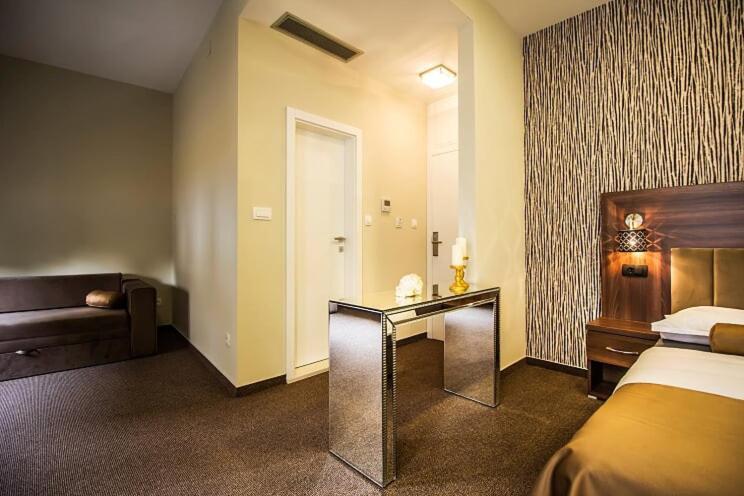 Central Luxury Rooms Омиш Экстерьер фото