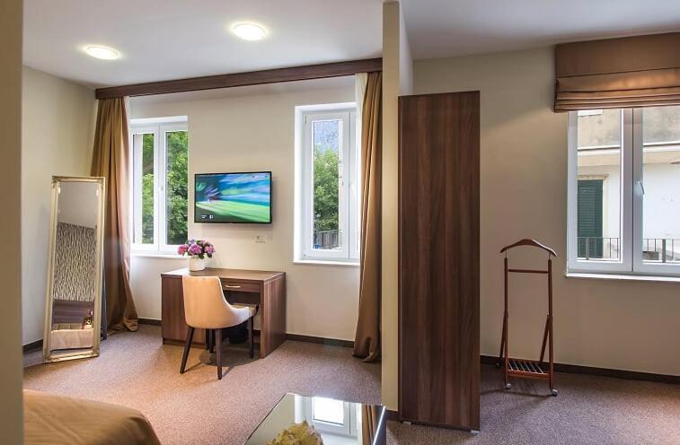 Central Luxury Rooms Омиш Экстерьер фото