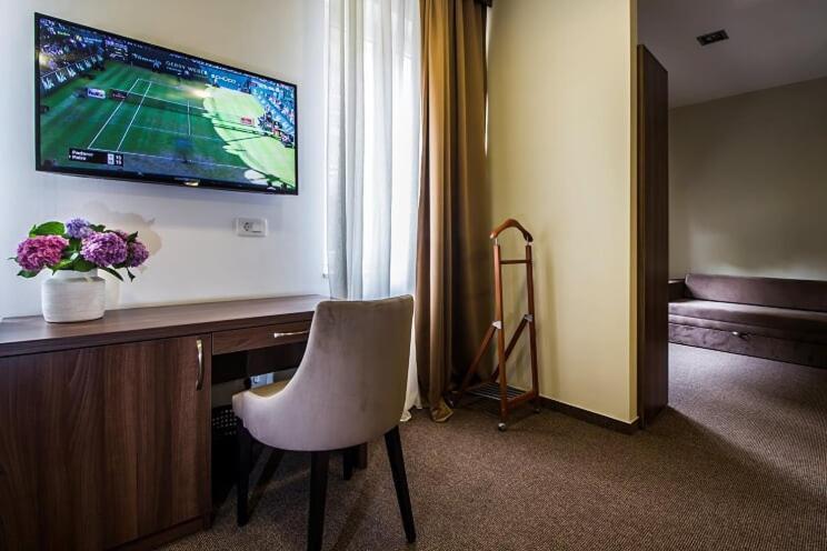 Central Luxury Rooms Омиш Экстерьер фото