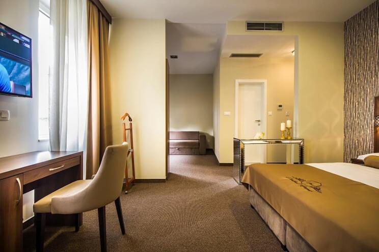 Central Luxury Rooms Омиш Экстерьер фото