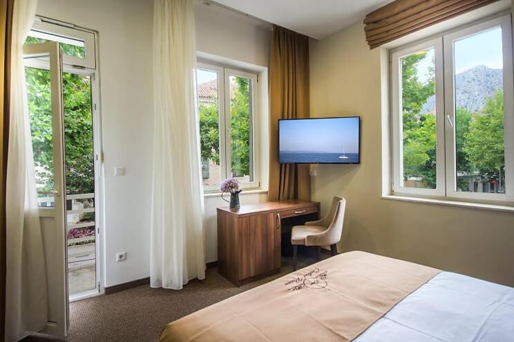 Central Luxury Rooms Омиш Экстерьер фото