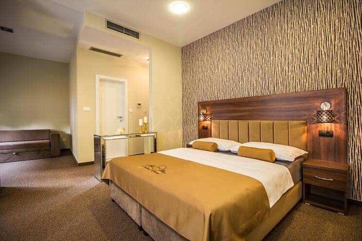 Central Luxury Rooms Омиш Экстерьер фото