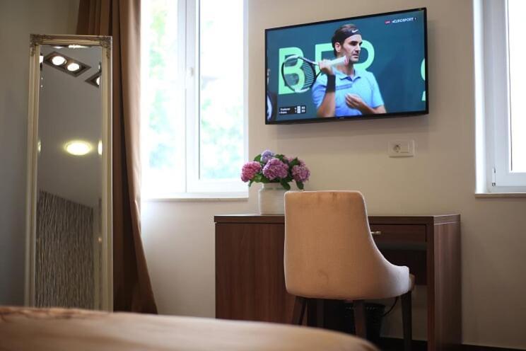 Central Luxury Rooms Омиш Экстерьер фото