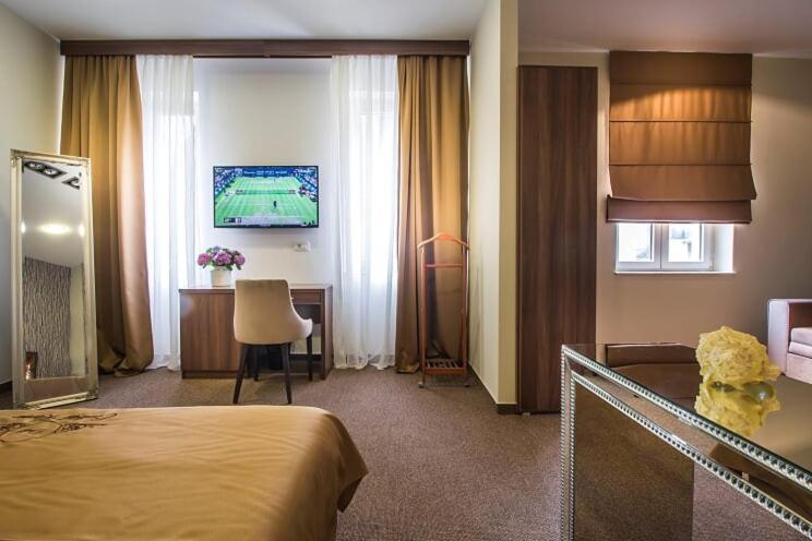 Central Luxury Rooms Омиш Экстерьер фото