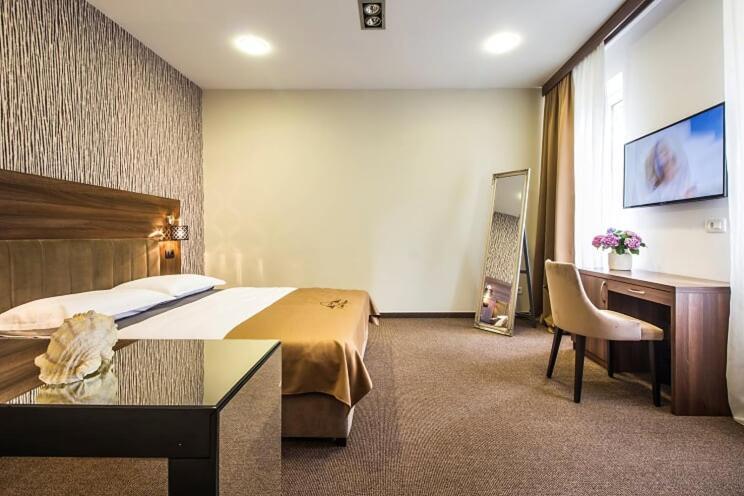 Central Luxury Rooms Омиш Экстерьер фото
